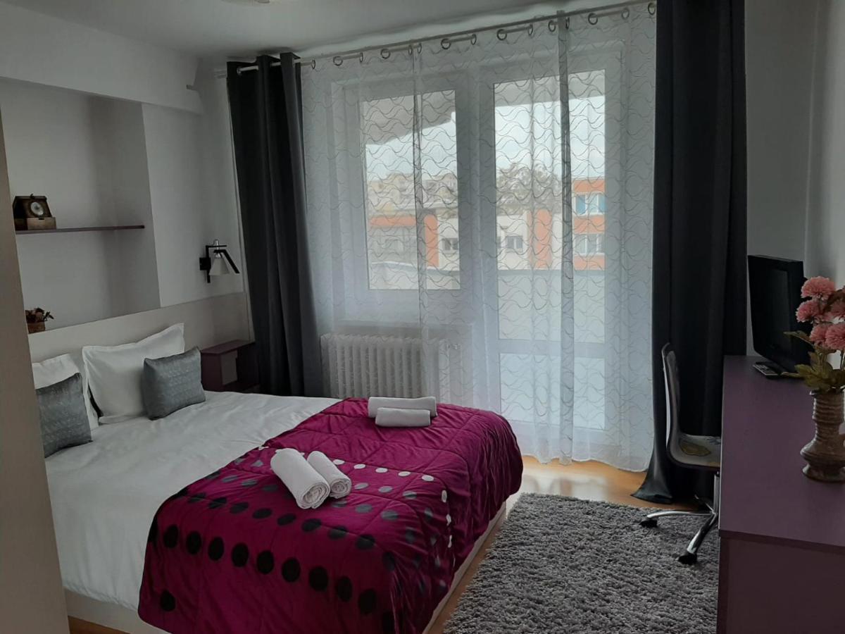 Chic Apartament Дева Екстер'єр фото