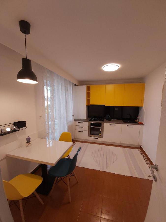 Chic Apartament Дева Екстер'єр фото